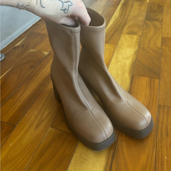 Call it spring boots - Picture 1 of 3